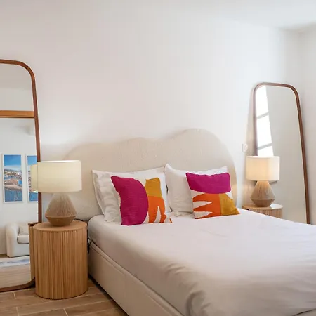 L'escale Tropezienne Rue Des Commercants 2e Saint-Tropez