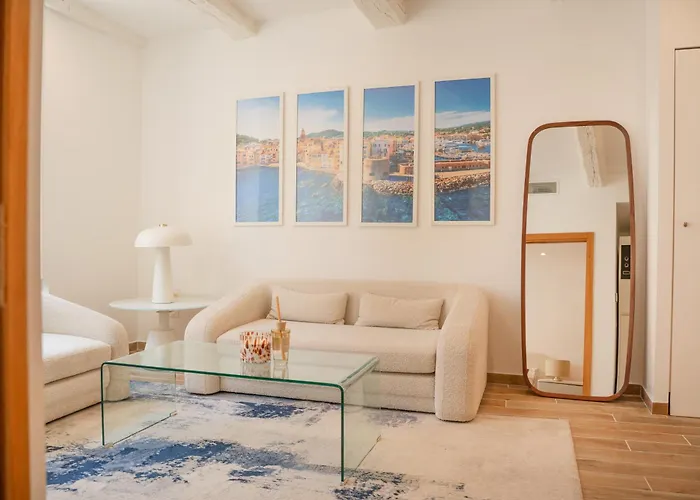 L'escale Tropezienne Rue Des Commercants 2e * Saint-Tropez